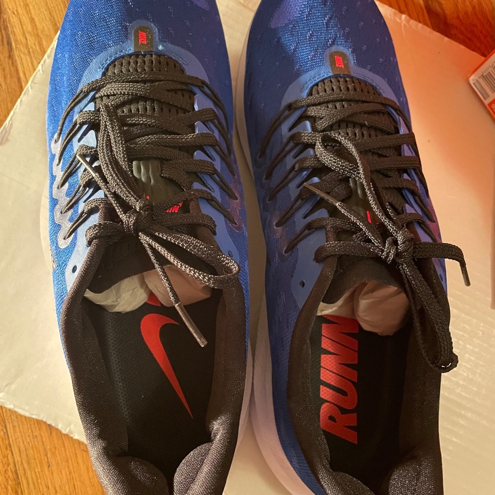*Brand New* Nike 'Zoom' Women's Shoes Sz 11 US